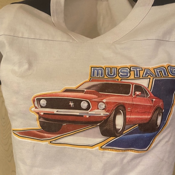 Vintage crop top t-shirt.  V- neck with vintage mustang 💙 - Picture 2 of 4